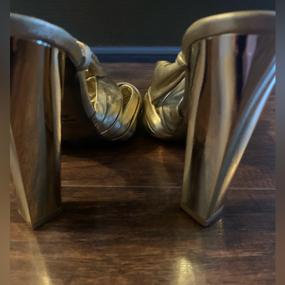 Diane Von Furstenberg gold heels - Picture 4 of 5